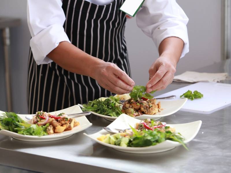 Tudo o que você precisa saber sobre embalagens biodegradáveis para o seu negócio de food service!